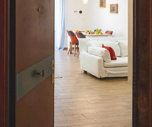 Cozy Flat With Terrace At Trastevere Train Station Apartament