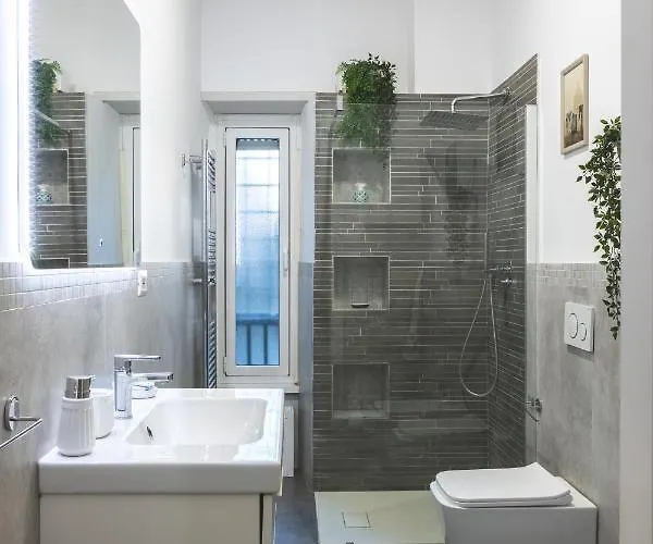 Cozy Flat With Terrace At Trastevere Train Station Apartament *