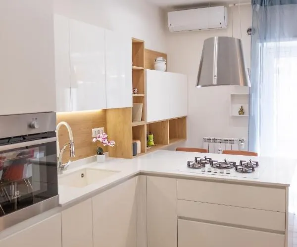 Apartament Cozy Flat With Terrace At Trastevere Train Station